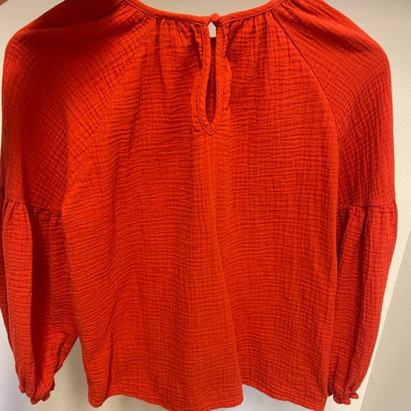 Universal Thread Gauze Top - Picture 2 of 3